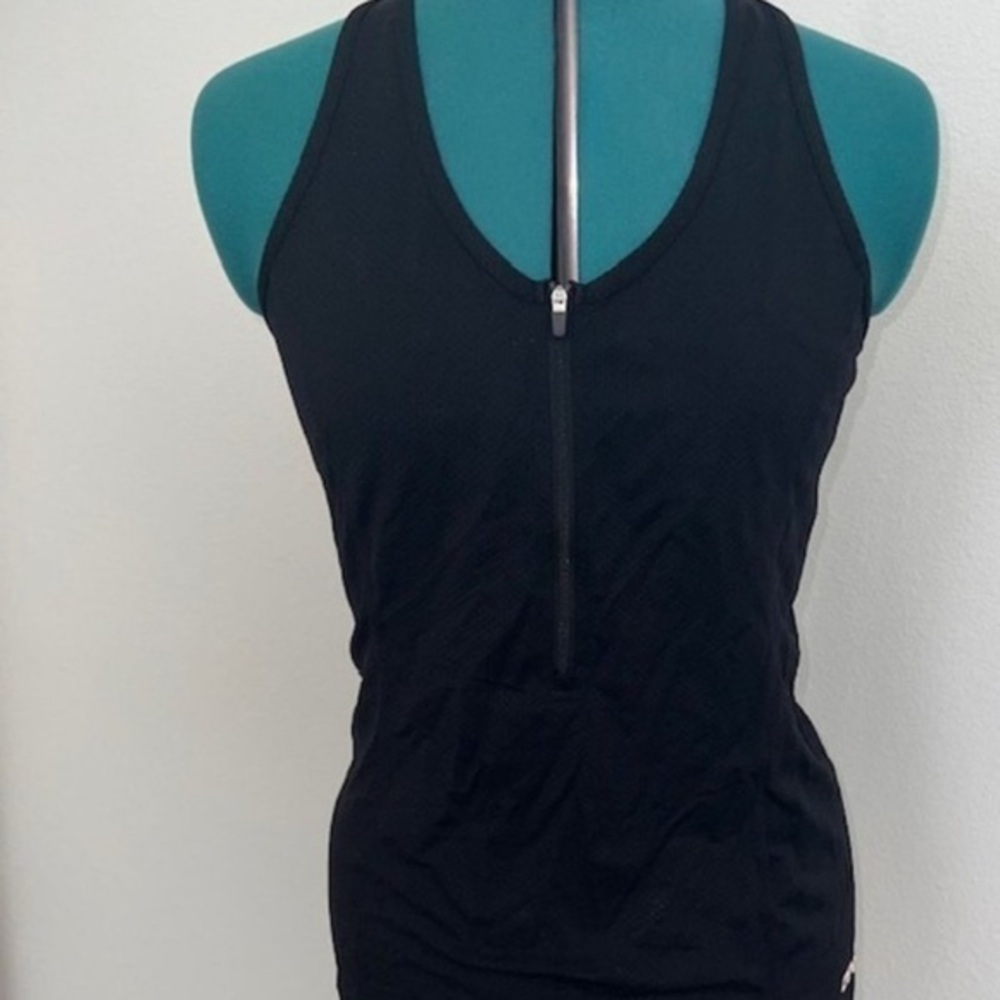 UEC Lorna Jane texture black front zipper tank size small